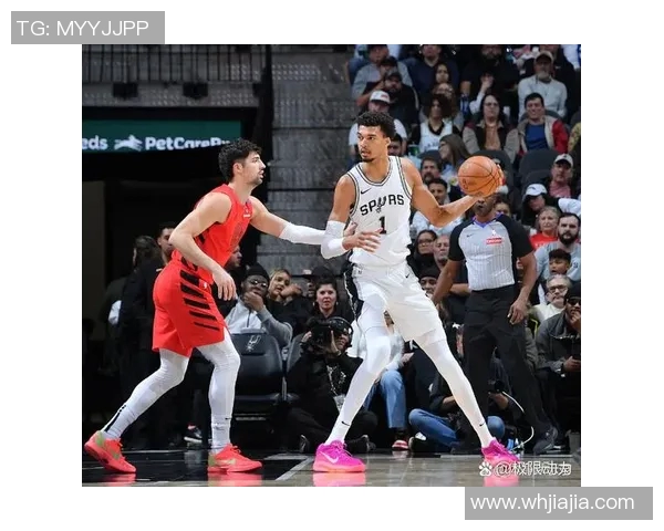 2012年NBA季后赛雷霆与马刺第三场精彩对决回顾与分析 2012年NBA季后赛雷霆与马刺第三场精彩对决回顾与分析