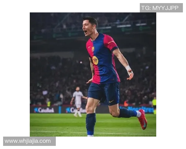 莱万在欧冠赛场火力全开10场12球领跑射手榜争金靴在望